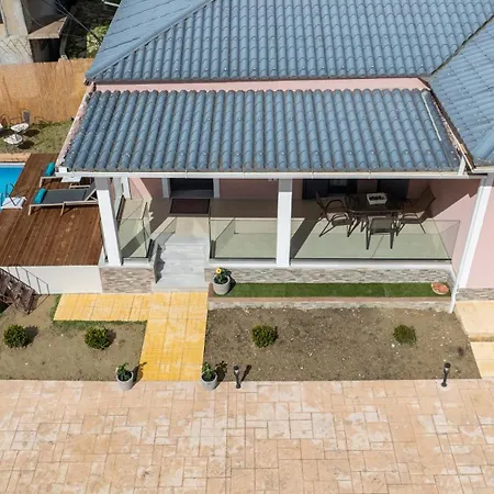 Sonny 2 Bedroom House *