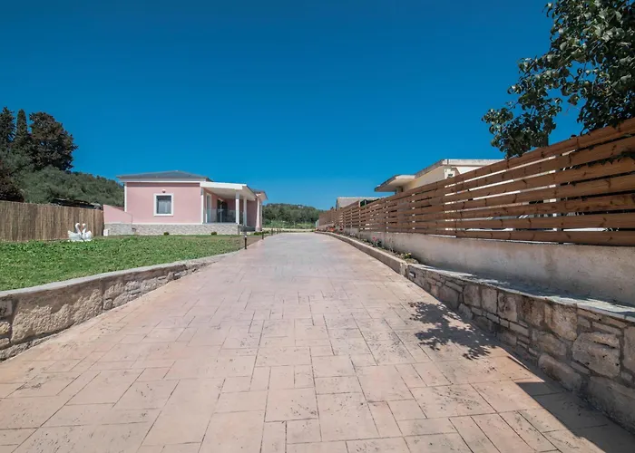 Sonny 2 Bedroom House Apartmán Koukounariá
